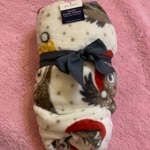 Velvet plush throw blanket